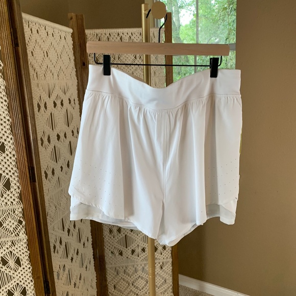 All in Motion True White Double Layer Stretch Active Run Shorts XXL NWT - Picture 1 of 10